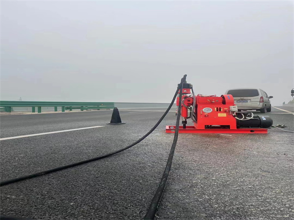 边坝马路路基路面开裂下沉注浆加固灌浆