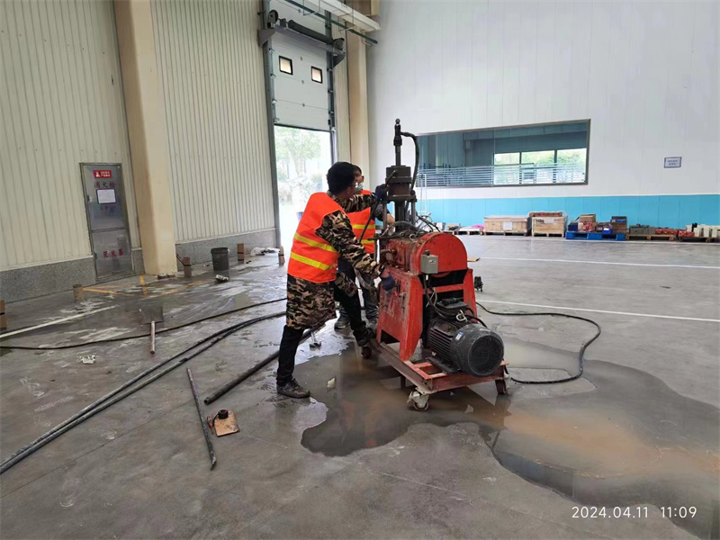 边坝厂房地面下沉塌陷注浆加固施工